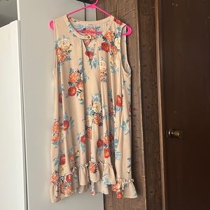Beautiful floral print! Size L. Like new, worn once for family pictures!